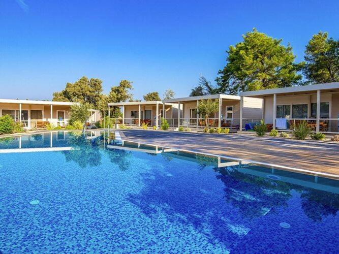 Mobile Home Mediteran Superior By The Pool In Caravan Park Strasko, Novalja Exterior photo
