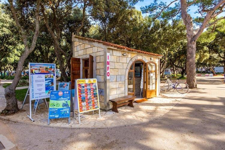 Mobile Home Mediteran Superior By The Pool In Caravan Park Strasko, Novalja Exterior photo