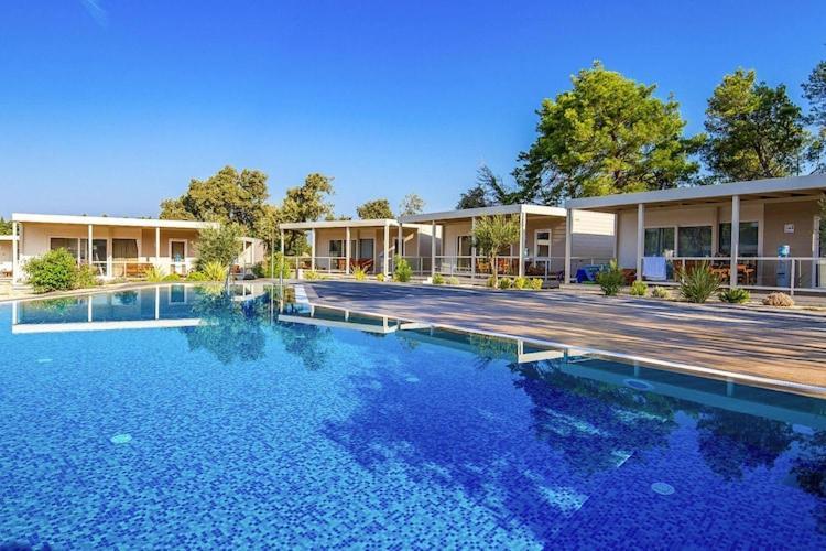 Mobile Home Mediteran Superior By The Pool In Caravan Park Strasko, Novalja Exterior photo