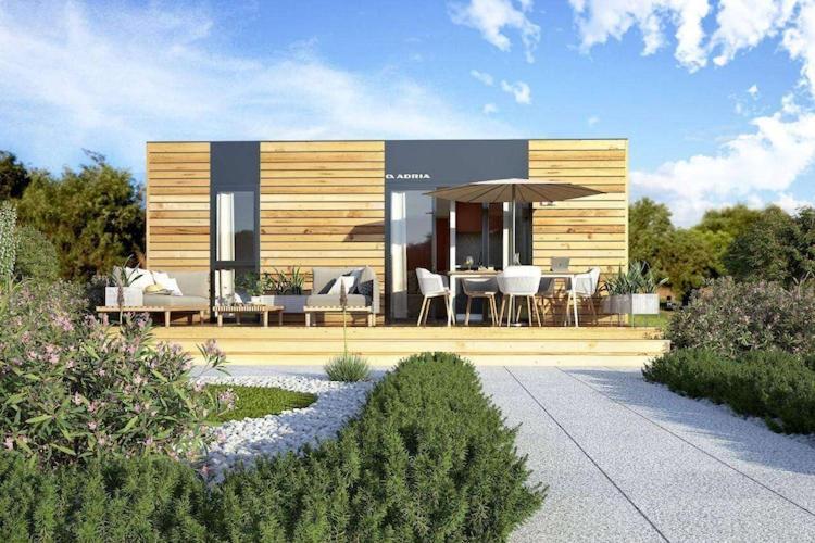 Mobile Home Mediteran Superior By The Pool In Caravan Park Strasko, Novalja Exterior photo