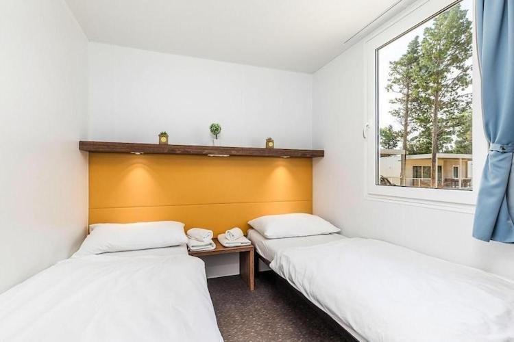 Mobile Home Mediteran Superior By The Pool In Caravan Park Strasko, Novalja Exterior photo