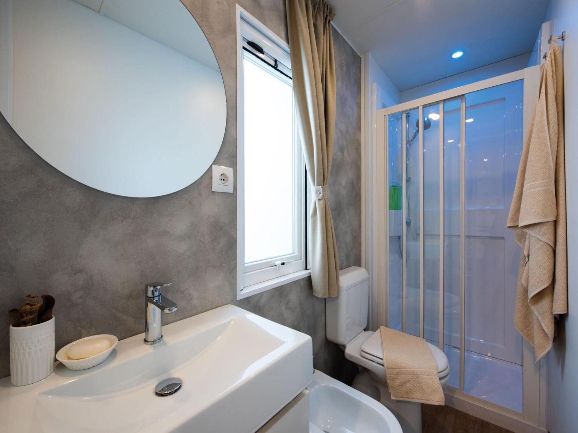 Mobile Home Mediteran Superior By The Pool In Caravan Park Strasko, Novalja Exterior photo