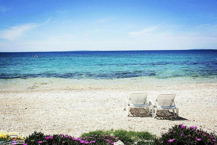 Mobile Home Mediteran Superior By The Pool In Caravan Park Strasko, Novalja Exterior photo