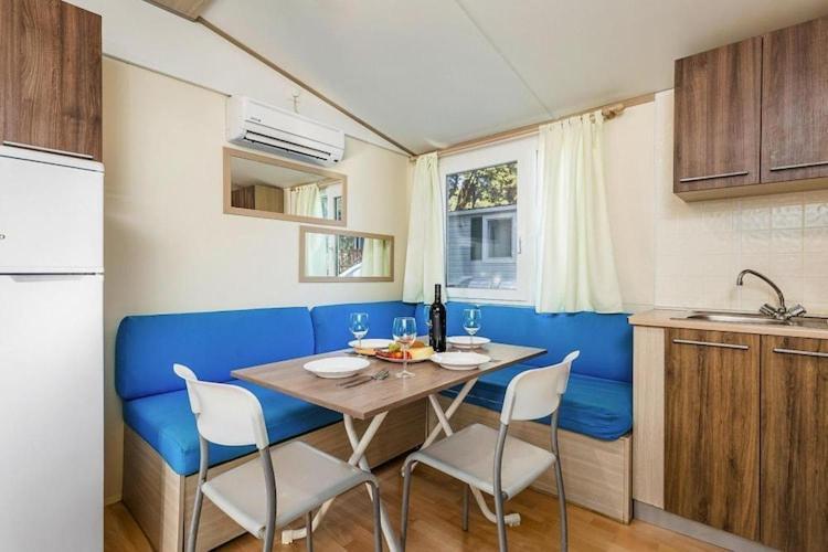 Mobile Home Mediteran Superior By The Pool In Caravan Park Strasko, Novalja Exterior photo