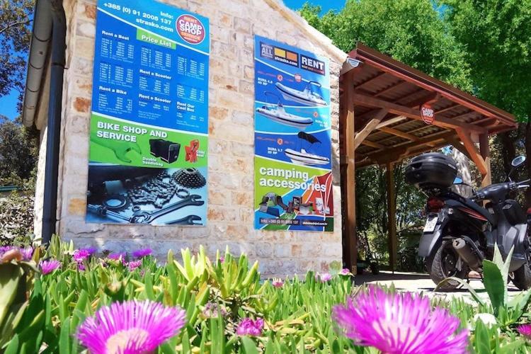 Mobile Home Mediteran Superior By The Pool In Caravan Park Strasko, Novalja Exterior photo