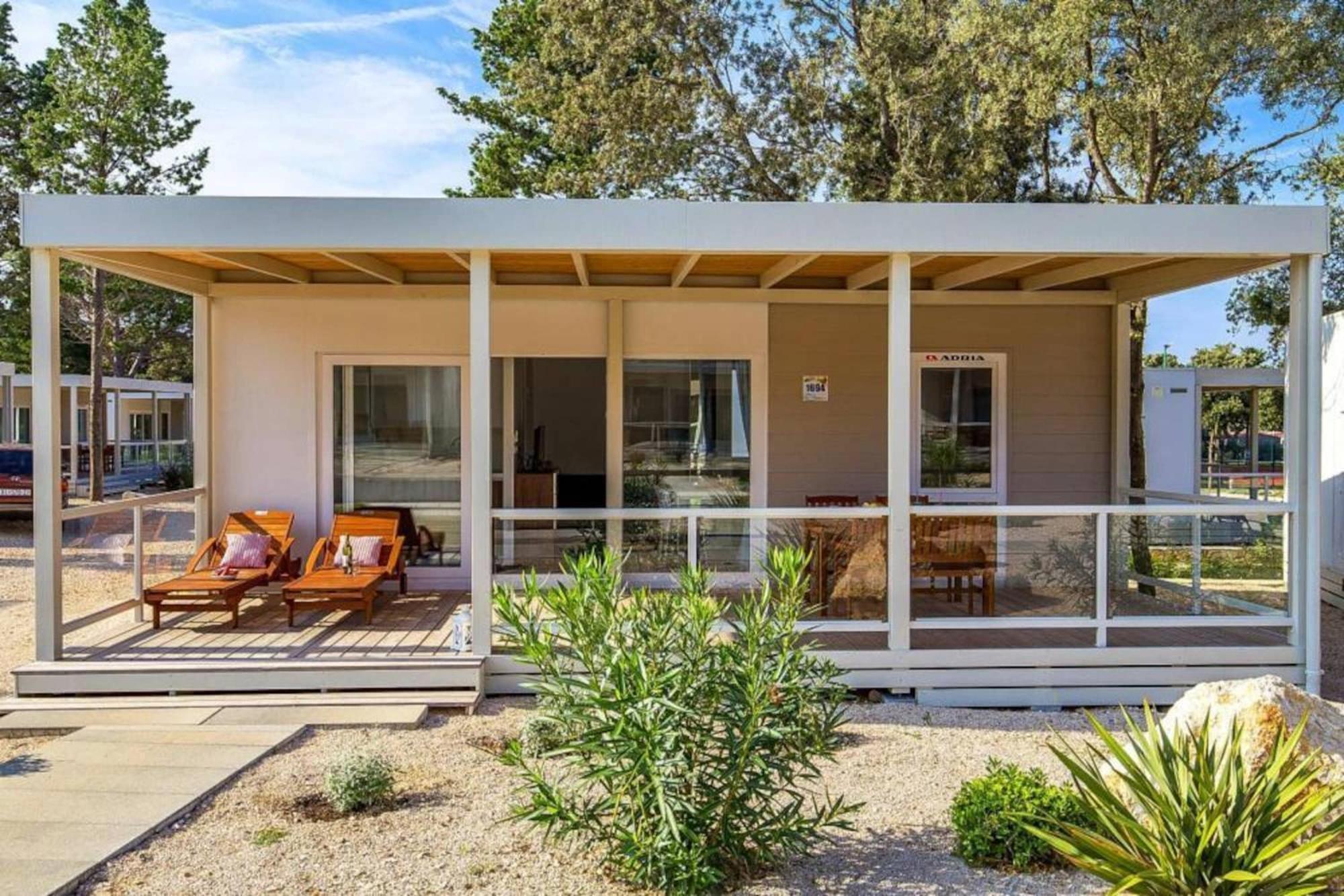 Mobile Home Mediteran Superior By The Pool In Caravan Park Strasko, Novalja Exterior photo