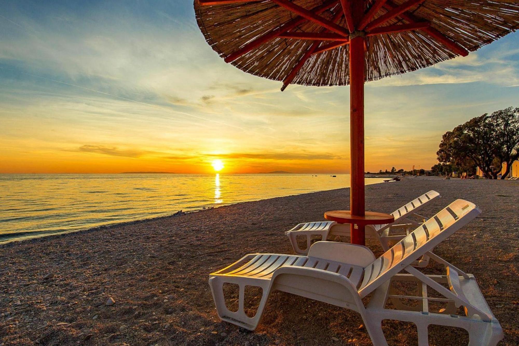 Mobile Home Mediteran Superior By The Pool In Caravan Park Strasko, Novalja Exterior photo