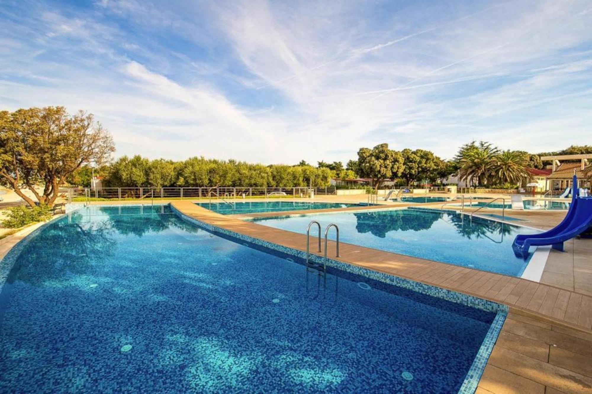 Mobile Home Mediteran Superior By The Pool In Caravan Park Strasko, Novalja Exterior photo