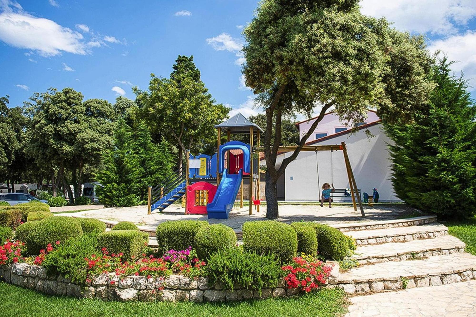 Mobile Home Mediteran Superior By The Pool In Caravan Park Strasko, Novalja Exterior photo